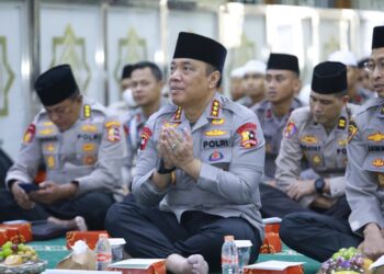 Wakapolri, Komjen Pol. Prof. Dr. Dedi Prasetyo memimpin keluarga besar Polri dalam doa bersama pada Peringatan Maulid Nabi Muhammad SAW 1448 Hijriah di Masjid Al-Ikhlas, Mabes Polri, Jakarta, Selasa (8/9/2026).