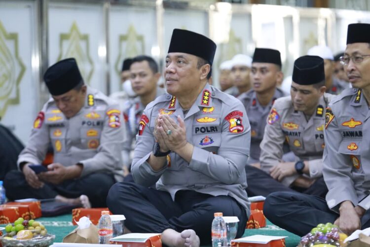 Wakapolri Komjen Pol Prof Dr Dedi Prasetyo memimpin keluarga besar Polri dalam doa bersama pada Peringatan Maulid Nabi Muhammad SAW 1448 Hijriah di Masjid AlIkhlas Mabes Polri Jakarta Selasa 892026 KETIKKABARcom Wakapolri Komjen Pol Prof Dr Dedi Prasetyo memimpin keluarga besar Polri dalam doa bersama pada Peringatan Maulid Nabi Muhammad SAW 1448 Hijriah di Masjid Al Ikhlas Mabes Polri Jakarta Selasa 892026