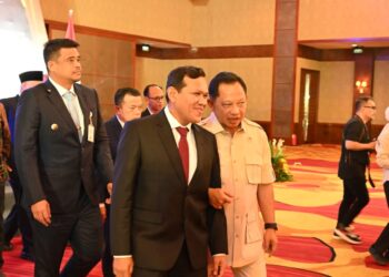 Wakil Gubernur Aceh Fadhlullah SE Dek Fadh menghadiri Rapat Koordinasi Gubernur seSumatera yang digelar sebagai bagian dari rangkaian Pertemuan Tingkat Menteri IndonesiaMalaysiaThailand Growth Triangle IMTGT ke32 di JW Marriott Hotel Kota Medan Sumatera Utara Rabu 992026 FOTO HUMAS KETIKKABARcom Wakil Gubernur Aceh Fadhlullah SE Dek Fadh menghadiri Rapat Koordinasi Gubernur se Sumatera yang digelar sebagai bagian dari rangkaian Pertemuan Tingkat Menteri Indonesia Malaysia Thailand Growth Triangle IMT GT ke 32 di JW Marriott Hotel Kota Medan Sumatera Utara Rabu 992026 FOTO HUMAS