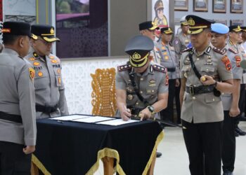 Kapolda Aceh Irjen Pol Ruddi Setiawan memimpin langsung upacara serah terima jabatan sertijab bagi dua Pejabat Utama PJU serta lima Kapolres di jajaran Polda Aceh di Lobi Mapolda Aceh Kamis 1092026 Doc Ist KETIKKABARcom Kapolda Aceh Irjen Pol Ruddi Setiawan memimpin langsung upacara serah terima jabatan sertijab bagi dua Pejabat Utama PJU serta lima Kapolres di jajaran Polda Aceh di Lobi Mapolda Aceh Kamis 1092026 Doc Ist