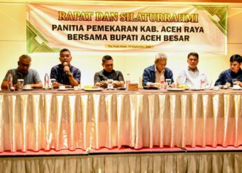Ketua DPRK Aceh Besar, Abdul Mucthi SIKom sampaikan saran dan masukan dalam acara Pemekaran Aceh Besar bersama Bupati Aceh Besar di The Pade Hotel, Kecamatan Darul Imarah, Aceh Besar, Senin (14/9/2026) malam. FOTO/MC ACEH BESAR