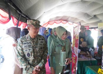 Pangdam IM, Mayor Jenderal TNI Joko Hadi Susilo, S.I.P., secara resmi membuka gelaran Bazar Pasar Murah Serentak di Lapangan Blang Padang, Kota Banda Aceh, pada Selasa (22/9/2026).