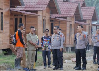 Kapolda Aceh Irjen Pol. Ruddi Setiawan meninjau langsung progres pembangunan Hunian Tetap (Huntap) Polri Presisi bagi masyarakat terdampak banjir di Desa Simpang Kanan, Kecamatan Kejuruan Muda, Kabupaten Aceh Tamiang, Selasa (22/9/2026).