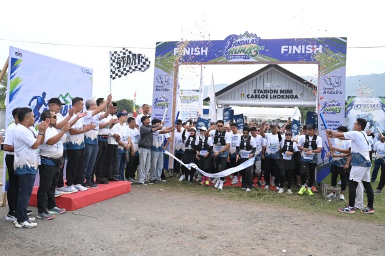 General Manager PT Solusi Bangun Andalas R Adi Santosa melepas peserta Andalas Fun Run di Lapangan Carlos Lhoknga 20 September 2026 KETIKKABARcom General Manager PT Solusi Bangun Andalas R Adi Santosa melepas peserta Andalas Fun Run di Lapangan Carlos Lhoknga 20 September 2026