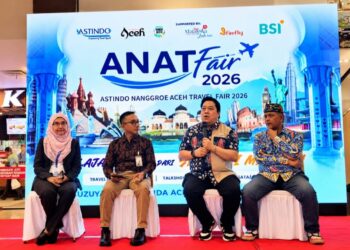 Wakil Ketua Umum I DPP ASTINDO, Anton Sumarli, saat menyampaikan pandangan mengenai potensi pasar pariwisata Aceh pada acara pembukaa ANAT Fair 2026 di Suzuya Mall Banda Aceh, Jumat (25/9/2026). Foto: (DPD ASTINDO Aceh).