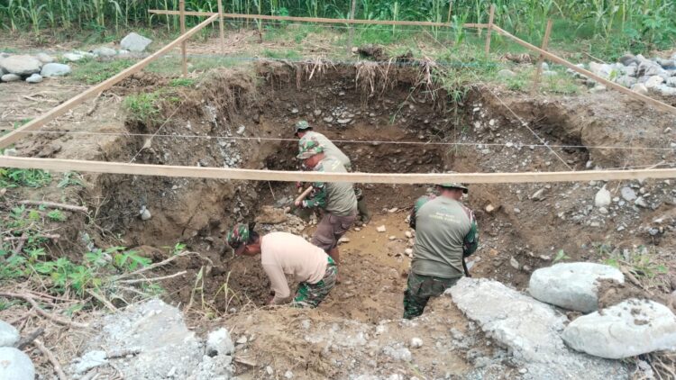 Personel Babinsa Posramil Lawe Sumur Kodim 0108Agara bersama warga setempat bergotong royong mempercepat pengerjaan pondasi jembatan khususnya pada tahap pemasangan rangka besi dasar Jumat 2592026 Doc Humas KETIKKABARcom Personel Babinsa Posramil Lawe Sumur Kodim 0108Agara bersama warga setempat bergotong royong mempercepat pengerjaan pondasi jembatan khususnya pada tahap pemasangan rangka besi dasar Jumat 2592026 Doc Humas