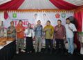 Wali Kota Sabang Zulkifli H Adam tiga dari kanan di pavan anjungan stan kota sabang dalam perhelatan Indonesia Fest 2026 yang dihelat Kodam Iskandar Muda di Lapangan Blang Padang Banda Aceh Jumat 2592026 malam Doc Humas