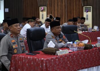 Kapolda Aceh Irjen Pol. Ruddi Setiawan mengikuti kegiatan pembinaan rohani (Binroh) berupa Ngaji Kebangsaan bersama Kapolri Jenderal Listyo Sigit Prabowo dan KH Ahmad Bahauddin Nursalim (Gus Baha) secara hybrid dari Gedung Presisi Polda Aceh, Sabtu (26/9/2026).