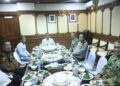 Wakil Gubernur Aceh Fadhlullah SE Dek Fadh memimpin pertemuan rutin bersama jajaran Forum Koordinasi Pimpinan Daerah Forkopimda Aceh di Ruang Rapat Wakil Gubernur Aceh Banda Aceh pada Jumat 2592026 Doc Humas
