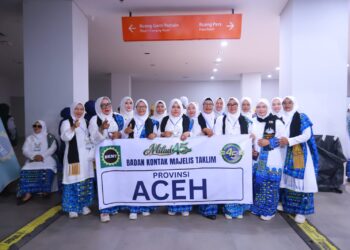 Foto bersama Tim BKMT Aceh Besar saat menghadiri Tasyakur Milad BKMT ke-45 di Indonesia Arena Senayan, Jakarta, Sabtu (26/9/2026). FOTO/ PROKOPIM ACEH BESAR