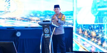 Kapolri Jenderal Polisi Listyo Sigit Prabowo menyampaikan kuliah umum di hadapan ribuan mahasiswa baru dalam acara Pengenalan Kehidupan Kampus bagi Mahasiswa Baru PKKMB Universitas Muhammadiyah Sumatera Utara UMSU 2026 di Medan Senin 2892026 Doc Humas Polri