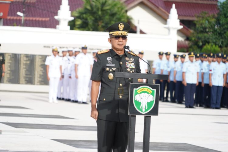 Panglima Komando Daerah Militer Iskandar Muda Pangdam IM Mayor Jenderal TNI Joko Hadi Susilo SIP memimpin upacara Ziarah Nasional dalam rangka memperingati Hari Ulang Tahun HUT ke81 Tentara Nasional Indonesia TNI di Taman Makam Pahlawan TMP Jalan Ateuk Pahlawan Kecamatan Baiturrahman Banda Aceh Senin 2892026 pagi KETIKKABARcom Panglima Komando Daerah Militer Iskandar Muda Pangdam IM Mayor Jenderal TNI Joko Hadi Susilo SIP memimpin upacara Ziarah Nasional dalam rangka memperingati Hari Ulang Tahun HUT ke 81 Tentara Nasional Indonesia TNI di Taman Makam Pahlawan TMP Jalan Ateuk Pahlawan Kecamatan Baiturrahman Banda Aceh Senin 2892026 pagi