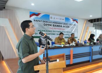 Ketua Dewan Perwakilan Rakyat Kota (DPRK) Banda Aceh, Irwansyah, S.T., menyampaikan kata sambutan pada kegiatan Rapat Dengar Pendapat (RDP) di Kantor DPRK, Banda Aceh, Senin (28/9/2026). (Doc. Ist).