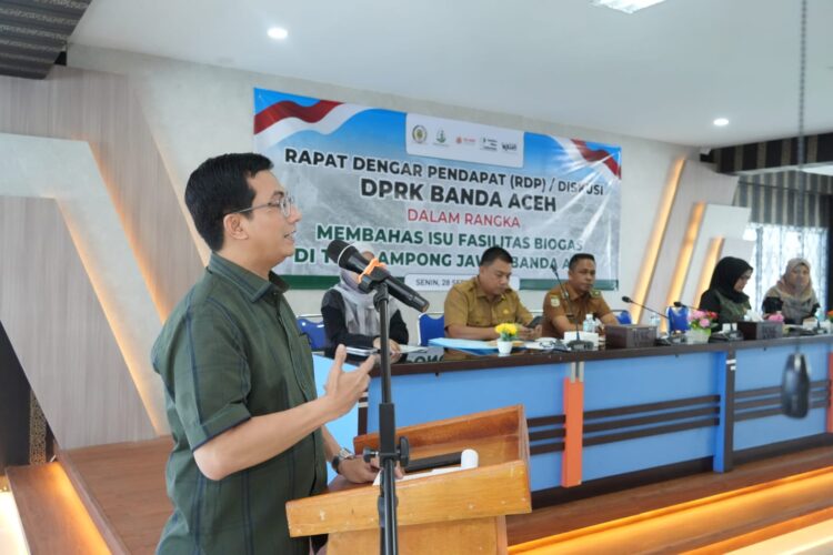 Ketua Dewan Perwakilan Rakyat Kota DPRK Banda Aceh Irwansyah ST menyampaikan kata sambutan pada kegiatan Rapat Dengar Pendapat RDP di Kantor DPRK Banda Aceh Senin 2892026 Doc Ist KETIKKABARcom Ketua Dewan Perwakilan Rakyat Kota DPRK Banda Aceh Irwansyah ST menyampaikan kata sambutan pada kegiatan Rapat Dengar Pendapat RDP di Kantor DPRK Banda Aceh Senin 2892026 Doc Ist