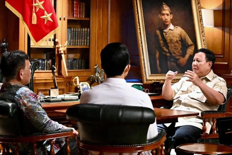 Presiden Prabowo Subianto memanggil Kepala Badan Komunikasi Pemerintah Bakom Syahganda Nainggolan dan Wakil Kepala Bakom Fadli Tri Hartono di kediaman Minggu 4102026 Foto Instagram sekretariatkabinet