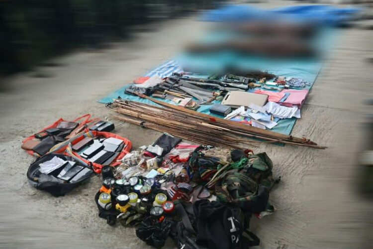 Barang bukti yang diamankan usai kontak dengan KKB Kodap IIINdugama Nderakma di Kampung Nonggoloit Distrik Kenyam Kabupaten Nduga Papua Pegunungan FOTO Koops TNI Habema