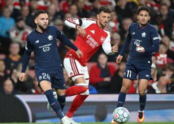 Calvin Verdonk nomor 24 bermain dalam pertandingan melawan Arsenal di Liga Champions Foto ARSENAL