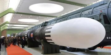 Rudal balistik Korut dipamerkan saat Kim Jong Un menghadiri pembukaan museum industri pertahanan via REUTERSKCNA