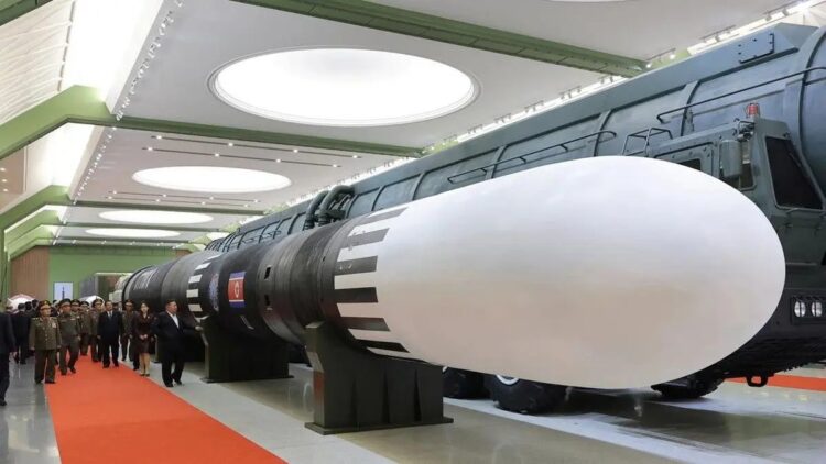 Rudal balistik Korut dipamerkan saat Kim Jong Un menghadiri pembukaan museum industri pertahanan via REUTERSKCNA