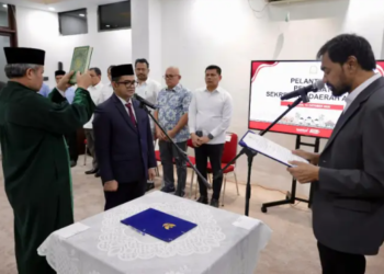 Gubernur Aceh Muzakir Manaf Mualem melantik Taufik ST MSi sebagai Penjabat Pj Sekretaris Daerah Sekda Aceh FOTO Istimewa