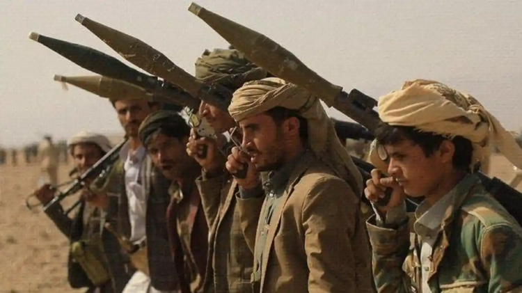 pejuang Houthi memegang senjata dalam sebuah foto peringatan 10 tahun perang Yaman yang diunggah pada Kamis 2732025 FOTO Telegram Houthi KETIKKABARcom pejuang Houthi memegang senjata dalam sebuah foto peringatan 10 tahun perang Yaman yang diunggah pada Kamis 2732025 FOTO Telegram Houthi