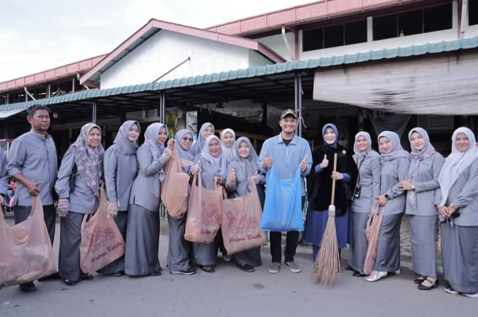 Pemerintah Kota Banda Aceh bersama unsur Forum Koordinasi Pimpinan Daerah Forkopimda melaksanakan gotong royong bersama di sejumlah titik di Kota Banda Aceh Jumat 02102026 FOTO Ist KETIKKABARcom Pemerintah Kota Banda Aceh bersama unsur Forum Koordinasi Pimpinan Daerah Forkopimda melaksanakan gotong royong bersama di sejumlah titik di Kota Banda Aceh Jumat 02102026 FOTO Ist