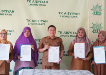 Dinas Kependudukan dan Pencatatan Sipil Disdukcapil Kota Banda Aceh melakukan penandatanganan Perjanjian Kerja Sama PKS dengan tiga Taman KanakKanak TK di Kota Banda Aceh dalam rangka meningkatkan kepemilikan Kartu Identitas Anak KIA di TK Aisyiyah Lhong Raya Senin 5102026FOTO Ist KETIKKABARcom Dinas Kependudukan dan Pencatatan Sipil Disdukcapil Kota Banda Aceh melakukan penandatanganan Perjanjian Kerja Sama PKS dengan tiga Taman Kanak Kanak TK di Kota Banda Aceh dalam rangka meningkatkan kepemilikan Kartu Identitas Anak KIA di TK Aisyiyah Lhong Raya Senin 5102026FOTO Ist