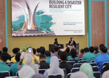 Wali Kota Banda Aceh Illiza Saaduddin Djamal saat menjadi narasumber dalam kegiatan UDARE 40 bertajuk Building a DisasterResilient City Banda Acehs Leadership Governance and Community Preparedness in the Era of Extreme Weather di Auditorium Fakultas Matematika dan Ilmu Pengetahuan Alam FMIPA Universitas Syiah Kuala USK Kamis 15 Oktober 2026FOTO Ist KETIKKABARcom Wali Kota Banda Aceh Illiza Saaduddin Djamal saat menjadi narasumber dalam kegiatan U DARE 40 bertajuk Building a Disaster Resilient City Banda Acehs Leadership Governance and Community Preparedness in the Era of Extreme Weather di Auditorium Fakultas Matematika dan Ilmu Pengetahuan Alam FMIPA Universitas Syiah Kuala USK Kamis 15 Oktober 2026FOTO Ist