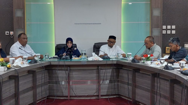 Wali Kota Banda Aceh Illiza Saaduddin Djamal memimpin rapat penanganan dampak Kebakaran Hutan dan Lahan Karhutla yang dihadiri Sekretaris Daerah para asisten dan kepala OPD di Ruang Rapat Wali Kota Balai Kota Banda Aceh Jumat 16102026 KETIKKABARcom Wali Kota Banda Aceh Illiza Saaduddin Djamal memimpin rapat penanganan dampak Kebakaran Hutan dan Lahan Karhutla yang dihadiri Sekretaris Daerah para asisten dan kepala OPD di Ruang Rapat Wali Kota Balai Kota Banda Aceh Jumat 16102026