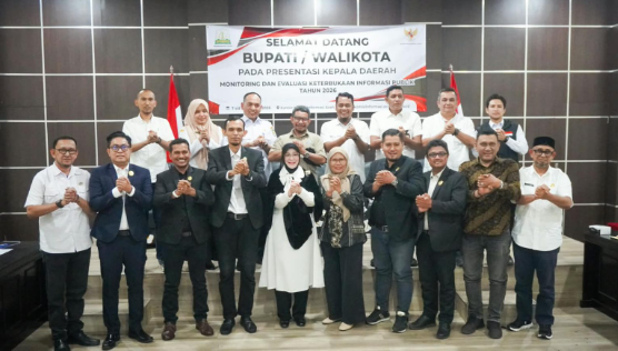Wali Kota Banda Aceh Illiza Saaduddin Djamal foto bersama usai mengikuti Penilaian Keterbukaan Informasi Publik oleh Komisi Informasi Aceh di Kantor Komisi Informasi Aceh Geuceu Komplek Rabu 14102026FOTO Ist KETIKKABARcom Wali Kota Banda Aceh Illiza Saaduddin Djamal foto bersama usai mengikuti Penilaian Keterbukaan Informasi Publik oleh Komisi Informasi Aceh di Kantor Komisi Informasi Aceh Geuceu Komplek Rabu 14102026FOTO Ist