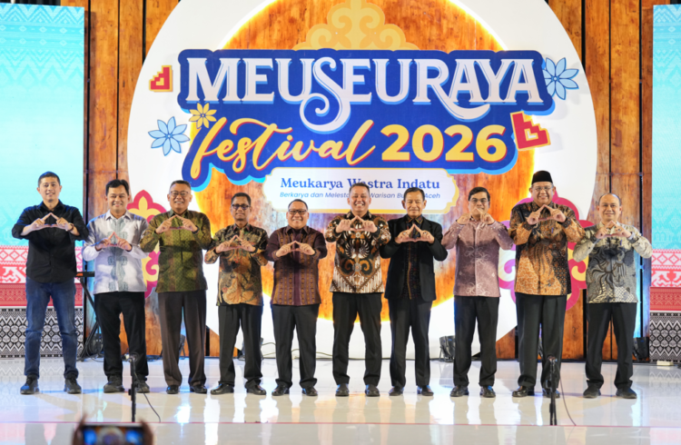 Kepala Perwakilan Bank Indonesia Provinsi Aceh Agus Chusaini dan Forkopimda foto bersama usai penutupan Meuseuraya Festival 2026 di Balee Meuseuraya Aceh 2225 Oktober 2026FOTO Ist KETIKKABARcom Kepala Perwakilan Bank Indonesia Provinsi Aceh Agus Chusaini dan Forkopimda foto bersama usai penutupan Meuseuraya Festival 2026 di Balee Meuseuraya Aceh 2225 Oktober 2026FOTO Ist