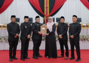 Pemko dan DPRK Sabang sepakati Rancangan Qanun Perubahan APBK Sabang 2026 dalam rapat paripurna untuk diajukan ke Gubernur Aceh guna evaluasi, dalam Rapat Paripurna ke-11 Masa Sidang III Tahun Sidang 2025–2026 yang berlangsung di gedung dewan pada Selasa (29/9/2026). (Doc. Humas).