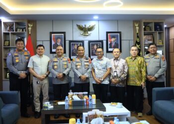 Kapolda Aceh Irjen Pol Ruddi Setiawan menerima kunjungan silaturahmi jajaran Asisten Deputi Kementerian Pendayagunaan Aparatur Negara dan Reformasi Birokrasi KemenPANRB di ruang kerjanya Banda Aceh Rabu 3092026 KETIKKABARcom Kapolda Aceh Irjen Pol Ruddi Setiawan menerima kunjungan silaturahmi jajaran Asisten Deputi Kementerian Pendayagunaan Aparatur Negara dan Reformasi Birokrasi KemenPAN RB di ruang kerjanya Banda Aceh Rabu 3092026
