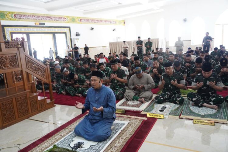 Kodam IM menggelar doa bersama di Masjid Babul Mawaddah Makodam IM Banda Aceh Kamis 1102026 siang KETIKKABARcom Kodam IM menggelar doa bersama di Masjid Babul Mawaddah Makodam IM Banda Aceh Kamis 1102026 siang