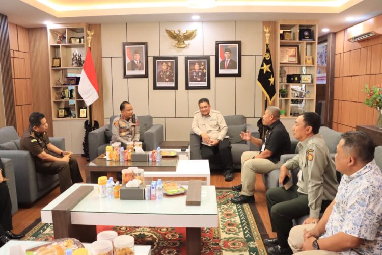 Kapolda Aceh Irjen Pol Ruddi Setiawan menerima kunjungan silaturahmi Tim Kejaksaan Agung Kejagung RI di ruang kerjanya Mapolda Aceh Kamis 1 Oktober 2026 Doc Humas KETIKKABARcom Kapolda Aceh Irjen Pol Ruddi Setiawan menerima kunjungan silaturahmi Tim Kejaksaan Agung Kejagung RI di ruang kerjanya Mapolda Aceh Kamis 1 Oktober 2026 Doc Humas