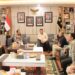 Kapolda Aceh Irjen Pol Ruddi Setiawan menerima kunjungan silaturahmi Tim Kejaksaan Agung Kejagung RI di ruang kerjanya Mapolda Aceh Kamis 1 Oktober 2026 Doc Humas