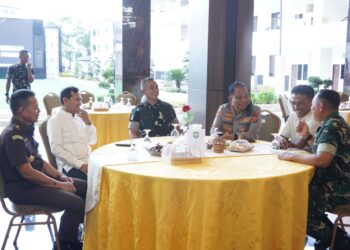 Pangdam IM Mayjen TNI Joko Hadi Susilo SIP bersama jajaran pejabat utama Kodam IM menggelar ramah tamah dan ngopi bersama Forum Koordinasi Pimpinan Daerah Forkopimda Aceh di Gedung Malahayati Lantai 1 Kodam IM Banda Aceh Kamis 1102026 sore