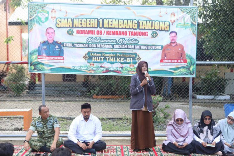 Memperingati Hari Ulang Tahun HUT ke 81 Tentara Nasional Indonesia TNI Koramil 08Kembang Tanjong Kodim 0102Pidie bersinergi dengan SMAN 1 Kembang Tanjong serta masyarakat Desa Arun Asan Kumbang menggelar kegiatan keagamaan dan bakti sosialpada Jumat 2102026 FOTO Ist