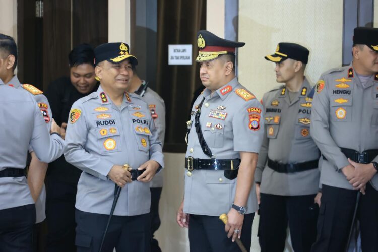 Kapolda Aceh Irjen Pol Ruddi Setiawan menghadiri upacara pelantikan dan serah terima jabatan sertijab sejumlah perwira tinggi pati serta perwira menengah pamen yang dipimpin langsung oleh Kapolri Jenderal Suyudi Ario Seto di Rupattama Mabes Polri Jakarta Sabtu 3102026 FOTO Humas Polda KETIKKABARcom Kapolda Aceh Irjen Pol Ruddi Setiawan menghadiri upacara pelantikan dan serah terima jabatan sertijab sejumlah perwira tinggi pati serta perwira menengah pamen yang dipimpin langsung oleh Kapolri Jenderal Suyudi Ario Seto di Rupattama Mabes Polri Jakarta Sabtu 3102026 FOTO Humas Polda