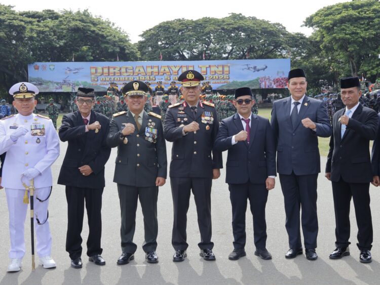 Wakapolda Aceh Brigjen Pol Ari Wahyu Widodo tengah menghadiri upacara peringatan Hari Ulang Tahun HUT ke81 Tentara Nasional Indonesia TNI di Lapangan Blang Padang Kota Banda Aceh Senin 5 Oktober 2026FOTO Humas Polda Aceh KETIKKABARcom Wakapolda Aceh Brigjen Pol Ari Wahyu Widodo tengah menghadiri upacara peringatan Hari Ulang Tahun HUT ke 81 Tentara Nasional Indonesia TNI di Lapangan Blang Padang Kota Banda Aceh Senin 5 Oktober 2026FOTO Humas Polda Aceh