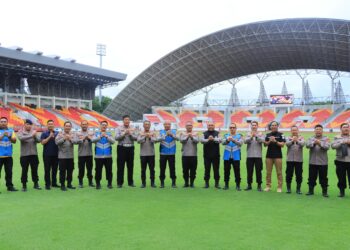 Wakapolda Aceh Brigjen Pol Ari Wahyu Widodo membuka rangkaian tes kesamaptaan jasmani dan uji beladiri bagi 97 personel Polri yang mengikuti seleksi Pendidikan Alih Golongan PAG Tahun Anggaran 2026 di Stadion Harapan Bangsa Kota Banda Aceh Selasa 6 Oktober 2026FOTO Humas Polda Aceh