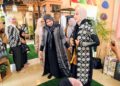 Ketua Dekranasda Aceh Besar Hj Rita Mayasari bersama Ketua IAD Daerah Aceh Besar Ny Isyana Wisnu tinjau berbagai produk UMKM di Gedung Dekranasda Gampong Gani Kecamatan Ingin Jaya Aceh Besar Selasa 06102026 FOTOMC ACEH BESAR KETIKKABARcom Ketua Dekranasda Aceh Besar Hj Rita Mayasari bersama Ketua IAD Daerah Aceh Besar Ny Isyana Wisnu tinjau berbagai produk UMKM di Gedung Dekranasda Gampong Gani Kecamatan Ingin Jaya Aceh Besar Selasa 06102026 FOTOMC ACEH BESAR