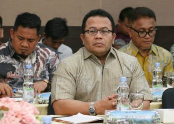 Wali Kota Sabang Zulkifli H. Adam saat mengikuti sinkronisasi usulan Program Listrik Perdesaan (Lisdes) dari pemerintah daerah di Kantor PT PLN (Persero) UID Aceh, Banda Aceh, Kamis, 8/10/2026./FOTO: Humas Pemko Sabang.