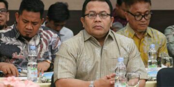 Wali Kota Sabang Zulkifli H Adam saat mengikuti sinkronisasi usulan Program Listrik Perdesaan Lisdes dari pemerintah daerah di Kantor PT PLN Persero UID Aceh Banda Aceh Kamis 8102026FOTO Humas Pemko Sabang