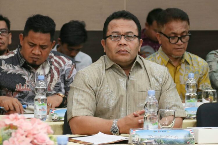 Wali Kota Sabang Zulkifli H Adam saat mengikuti sinkronisasi usulan Program Listrik Perdesaan Lisdes dari pemerintah daerah di Kantor PT PLN Persero UID Aceh Banda Aceh Kamis 8102026FOTO Humas Pemko Sabang KETIKKABARcom Wali Kota Sabang Zulkifli H Adam saat mengikuti sinkronisasi usulan Program Listrik Perdesaan Lisdes dari pemerintah daerah di Kantor PT PLN Persero UID Aceh Banda Aceh Kamis 8102026FOTO Humas Pemko Sabang