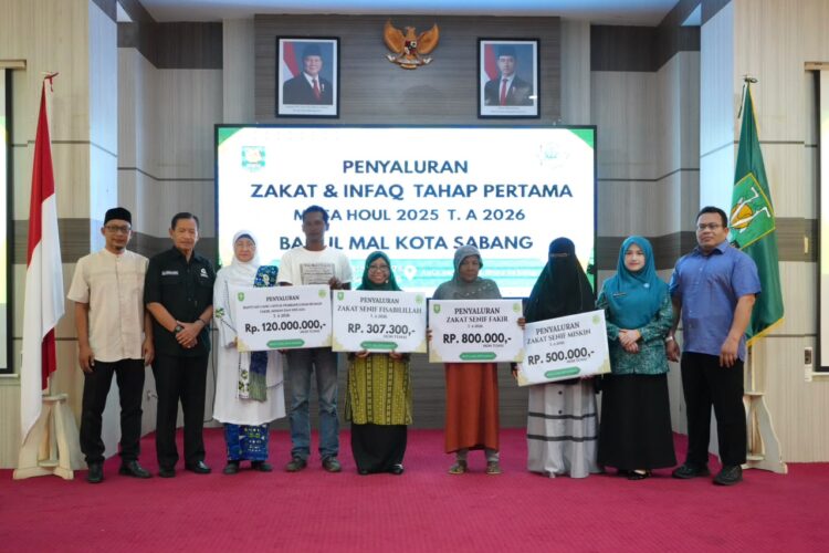 Penyaluran zakat dan infaq Masa Haul 2025 Tahun Anggaran 2026 secara non tunai kepada ribuan penerima manfaat termasuk bantuan pembangunan 30 unit rumah di Aula Pulau Weh Kantor Wali Kota Sabang