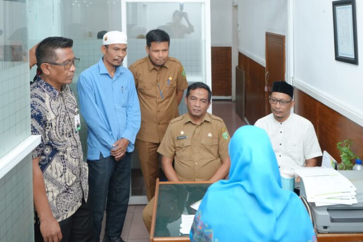 Sekda Kota Sabang Tinjau Penyaluran Zakat dan Infak di Bank Aceh Senin 1210
