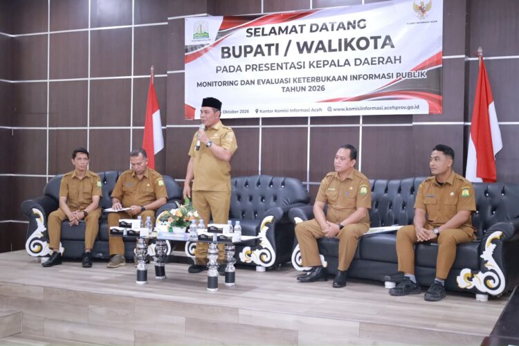 Bupati Aceh Besar H Muharram Idris Syech Muharram memaparkan Keterbukaan Informasi Badan Publik Tahun 2026 yang diselenggarakan Komisi Informasi Aceh KIA di Banda Aceh Senin 12102026 FOTOMC ACEH BESAR KETIKKABARcom Bupati Aceh Besar H Muharram Idris Syech Muharram memaparkan Keterbukaan Informasi Badan Publik Tahun 2026 yang diselenggarakan Komisi Informasi Aceh KIA di Banda Aceh Senin 12102026 FOTOMC ACEH BESAR