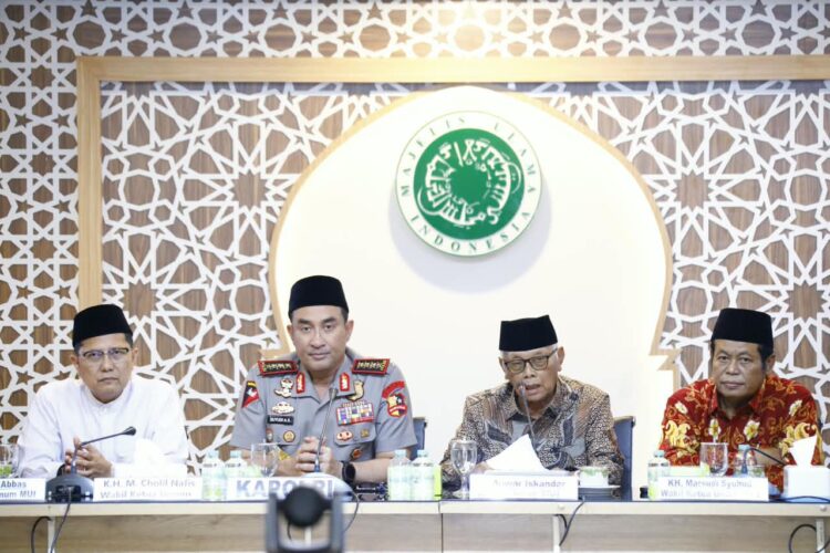 Kapolri Jenderal Polisi Suyudi Ario Seto bertemu dengan jajaran pimpinan Majelis Ulama Indonesia MUI di Kantor MUI Pusat Menteng Jakarta Pusat Selasa 13102026 FOTO Istimewa