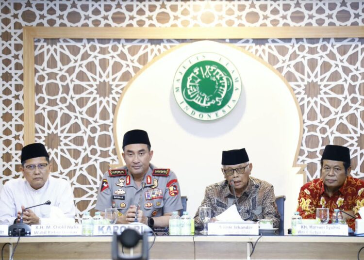 Kapolri Jenderal Polisi Suyudi Ario Seto bertemu dengan jajaran pimpinan Majelis Ulama Indonesia MUI di Kantor MUI Pusat Menteng Jakarta Pusat Selasa 13102026 FOTO Istimewa